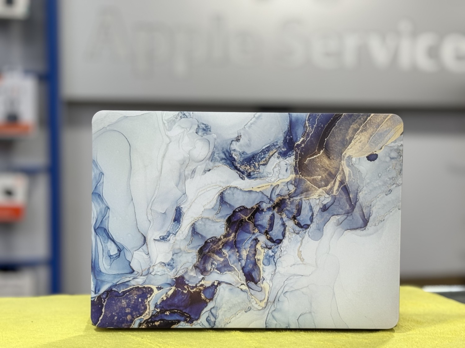 Used MacBook Pro 13-inch 2020 M1 Chip with 8-Core CPU and 8-Core GPU 256GB Storage (English Keyboard)